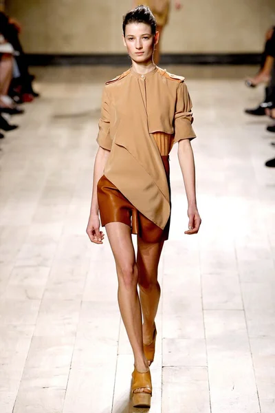 Look 19